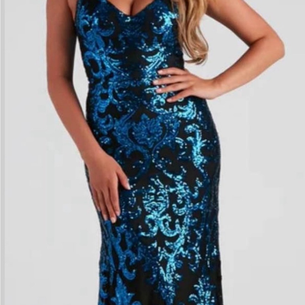 Windsor Black and Blue Bodycon Prom Dress with Sweetheart Neckline